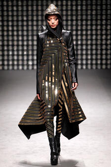 GARETH PUGH: FALL 2011 READY-TO-WEAR Look #35